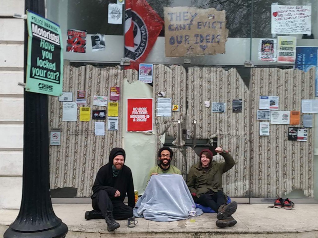 SquattersIMG_1428748662273-266777415